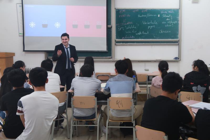 授课3.jpg 授课3.jpg